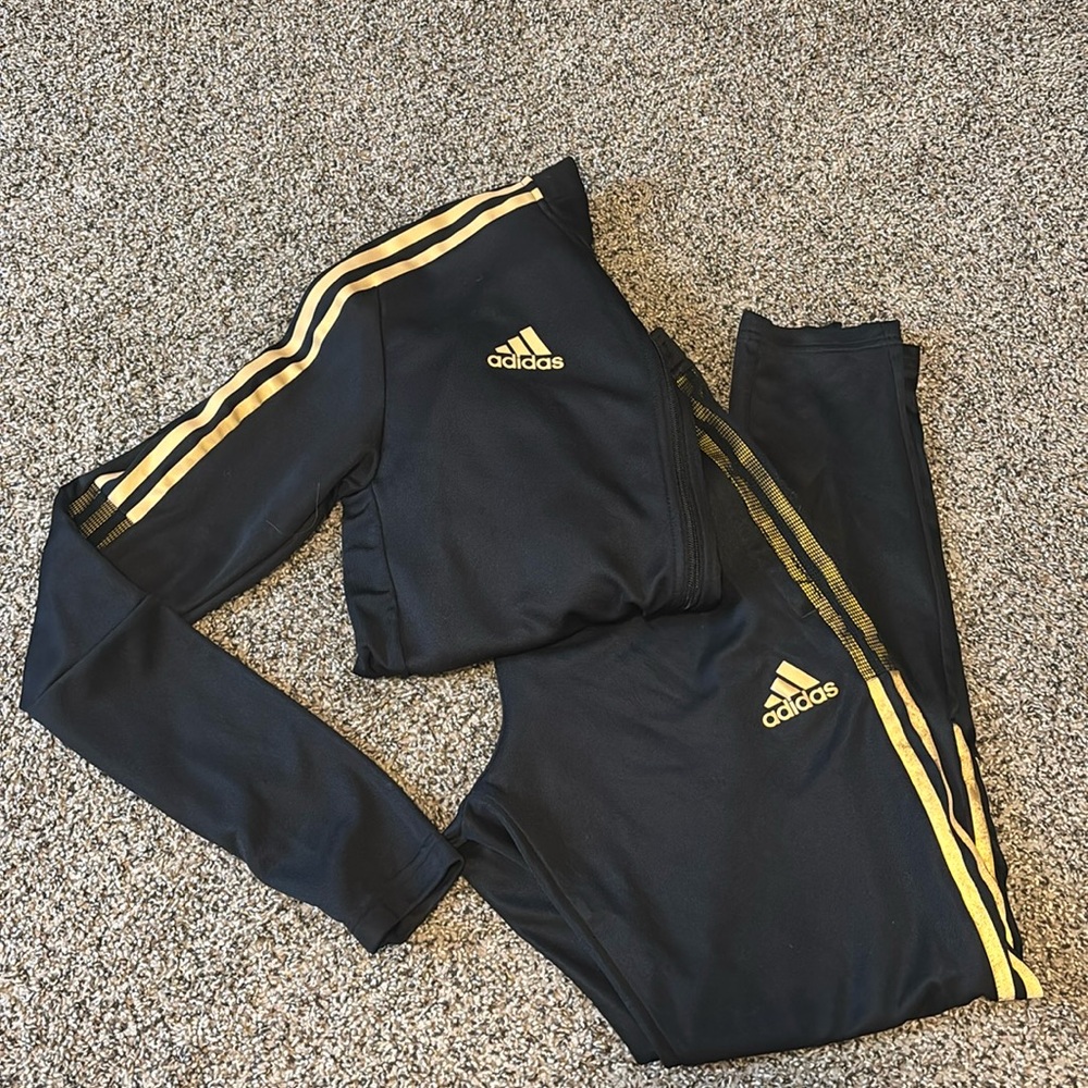 Men’s Adidas track suit